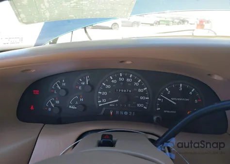 1998 Lincoln Navigator z USA, uszkodzony, nr VIN 5LMPU28L2WLJ21903